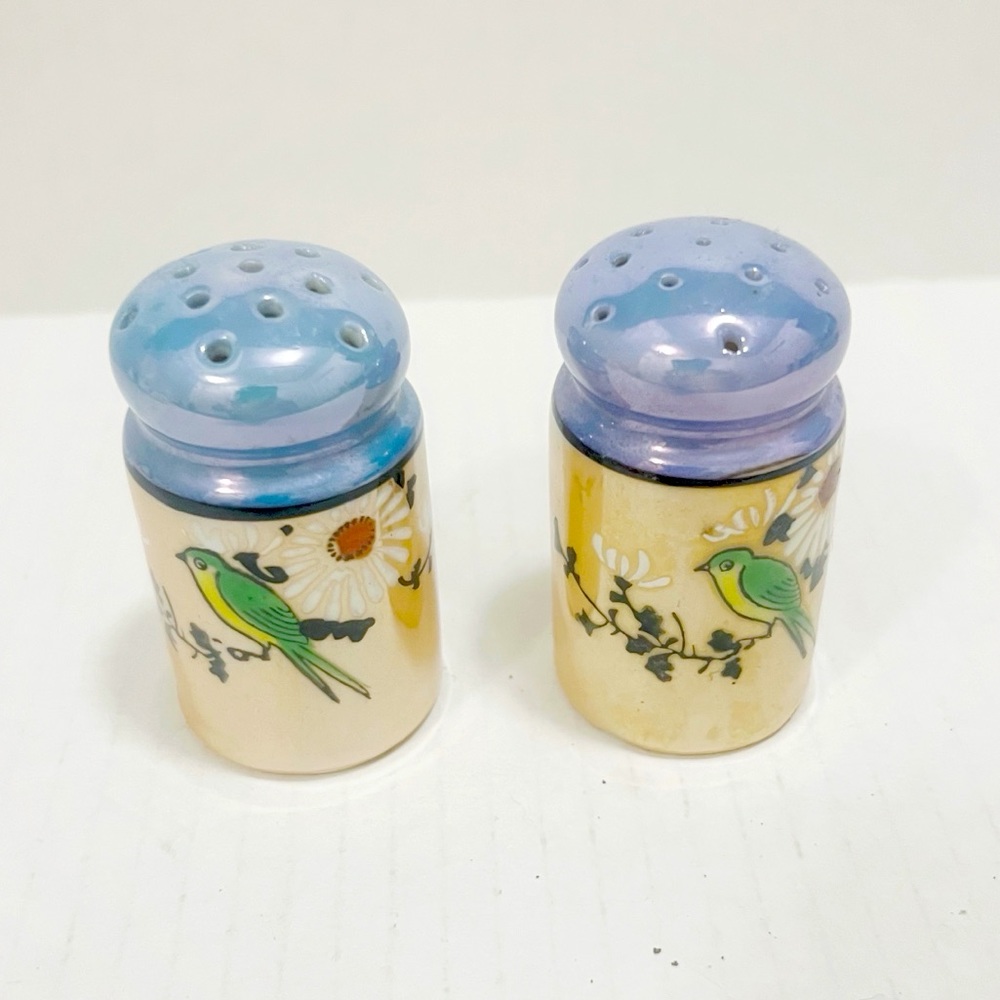 Vintage Lusterware Salt & Pepper Shakers In Blue Holder Made In Japan